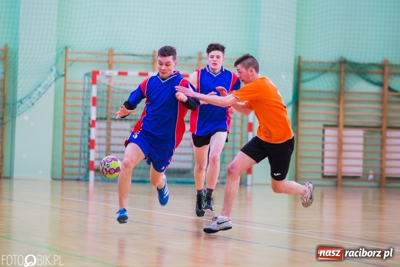 Zdjęcie w galerii na portalu naszraciborz.pl: Finały Miejskie Szkół Ponadgimnazjalnych w Piłce Ręcznej  wiadomości z regionu