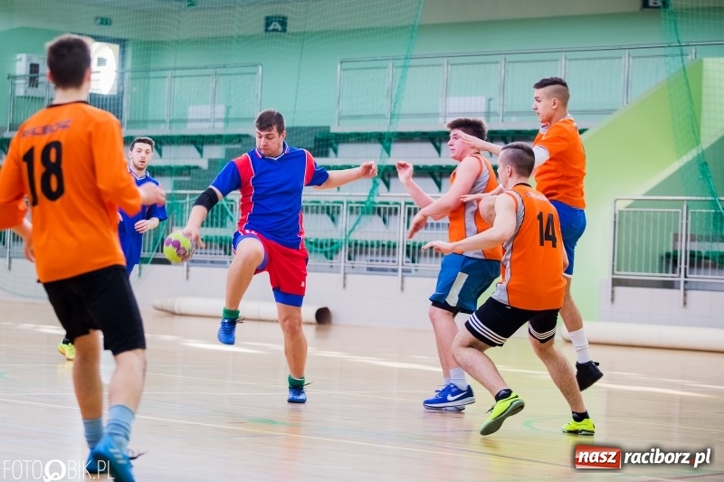 Zdjęcie w galerii na portalu naszraciborz.pl: Finały Miejskie Szkół Ponadgimnazjalnych w Piłce Ręcznej  wiadomości z regionu