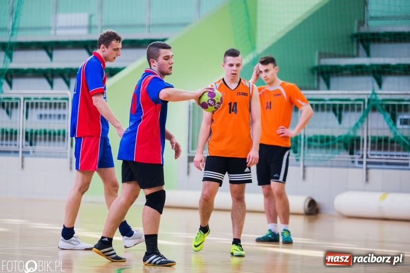 Zdjęcie w galerii na portalu naszraciborz.pl: Finały Miejskie Szkół Ponadgimnazjalnych w Piłce Ręcznej  wiadomości z regionu