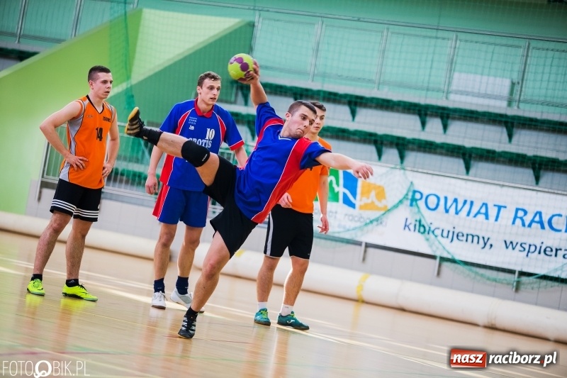 Zdjęcie w galerii na portalu naszraciborz.pl: Finały Miejskie Szkół Ponadgimnazjalnych w Piłce Ręcznej  wiadomości z regionu