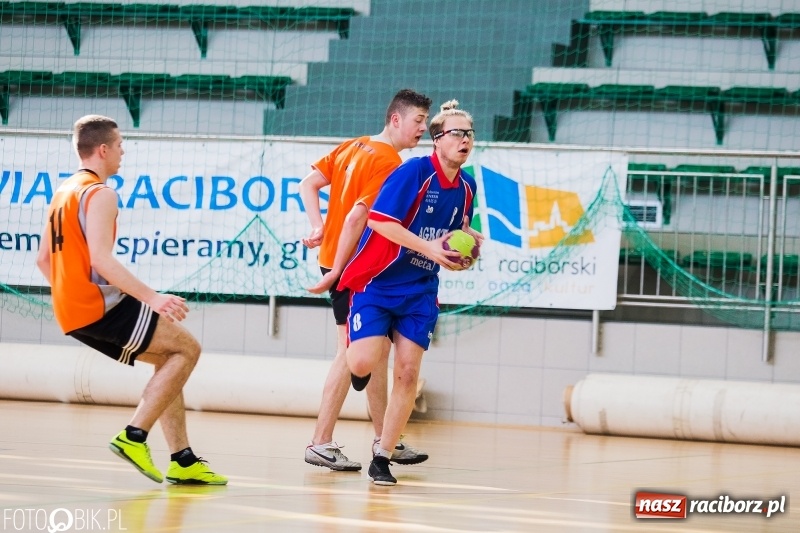 Zdjęcie w galerii na portalu naszraciborz.pl: Finały Miejskie Szkół Ponadgimnazjalnych w Piłce Ręcznej  wiadomości z regionu
