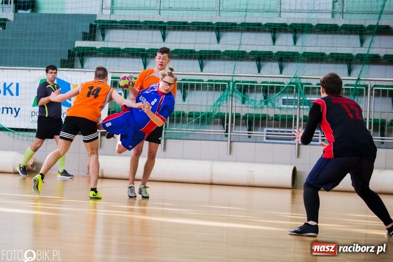 Zdjęcie w galerii na portalu naszraciborz.pl: Finały Miejskie Szkół Ponadgimnazjalnych w Piłce Ręcznej  wiadomości z regionu