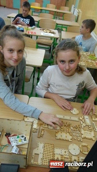 Zdjęcie w galerii na portalu naszraciborz.pl: Zbudowali robota podążającego za światłem. SuperKoderzy z Nędzy wiadomości z regionu