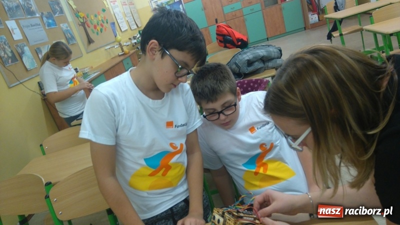 Zdjęcie w galerii na portalu naszraciborz.pl: Zbudowali robota podążającego za światłem. SuperKoderzy z Nędzy wiadomości z regionu