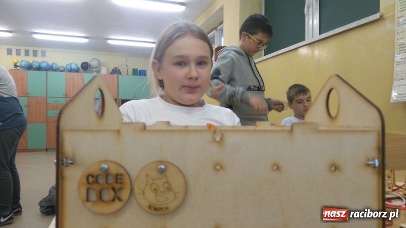 Zdjęcie w galerii na portalu naszraciborz.pl: Zbudowali robota podążającego za światłem. SuperKoderzy z Nędzy wiadomości z regionu