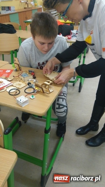 Zdjęcie w galerii na portalu naszraciborz.pl: Zbudowali robota podążającego za światłem. SuperKoderzy z Nędzy wiadomości z regionu