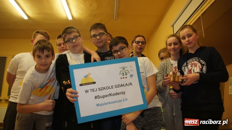 Zdjęcie w galerii na portalu naszraciborz.pl: Zbudowali robota podążającego za światłem. SuperKoderzy z Nędzy wiadomości z regionu