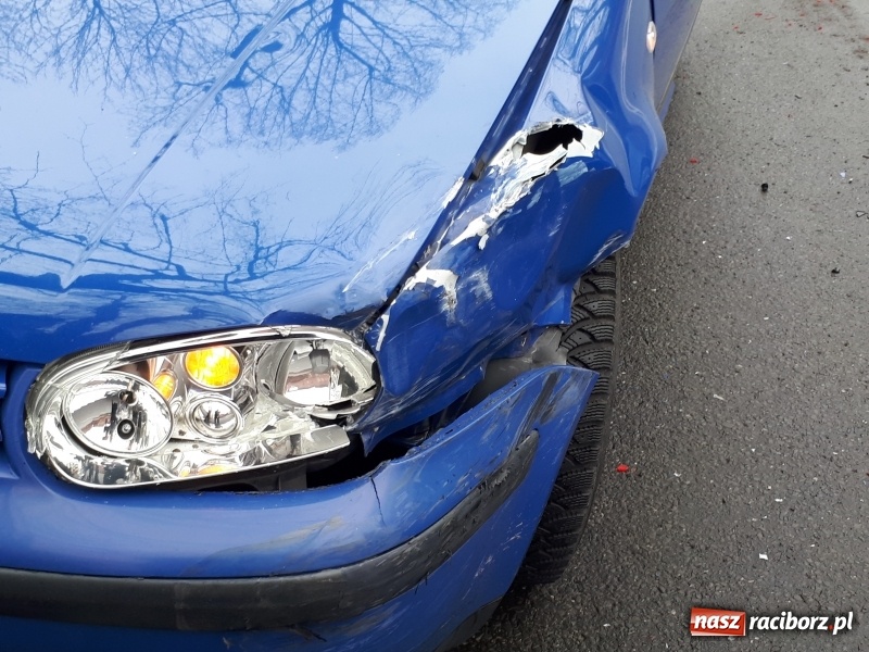 Zdjęcie w galerii na portalu naszraciborz.pl: Kolizja volkswagena i dacii na Kolejowej  wiadomości z regionu