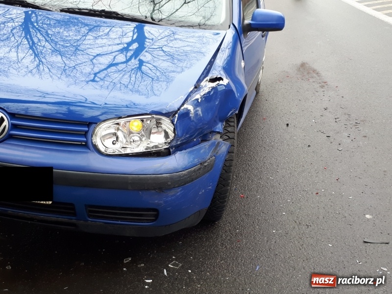 Zdjęcie w galerii na portalu naszraciborz.pl: Kolizja volkswagena i dacii na Kolejowej  wiadomości z regionu