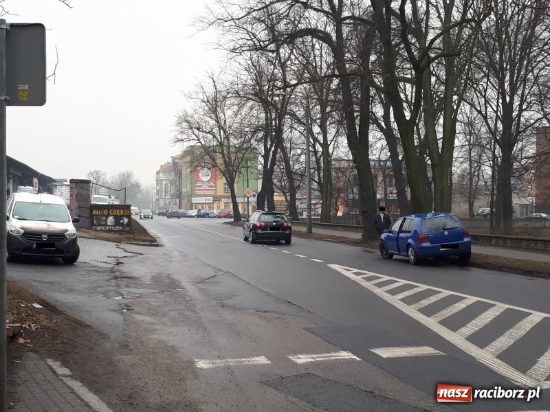 Zdjęcie w galerii na portalu naszraciborz.pl: Kolizja volkswagena i dacii na Kolejowej  wiadomości z regionu