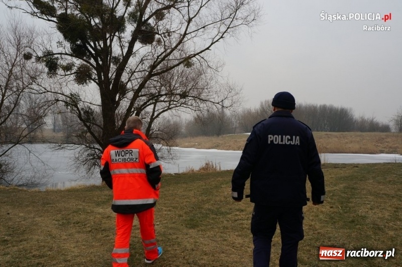 Zdjęcie w galerii na portalu naszraciborz.pl: Dzielnicowi wspólnie z ratownikiem WOPR przeprowadzali kontrole zbiorników wodnych wiadomości z regionu