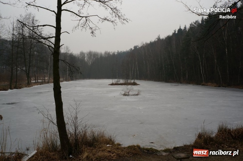 Zdjęcie w galerii na portalu naszraciborz.pl: Dzielnicowi wspólnie z ratownikiem WOPR przeprowadzali kontrole zbiorników wodnych wiadomości z regionu