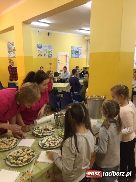 Zdjęcie w galerii na portalu naszraciborz.pl: Dzień otwarty w kuźniańskiej podstawówce wiadomości z regionu