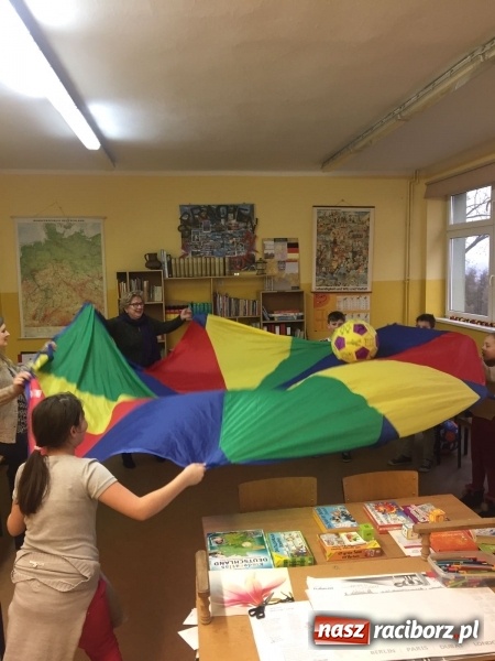 Zdjęcie w galerii na portalu naszraciborz.pl: Dzień otwarty w kuźniańskiej podstawówce wiadomości z regionu