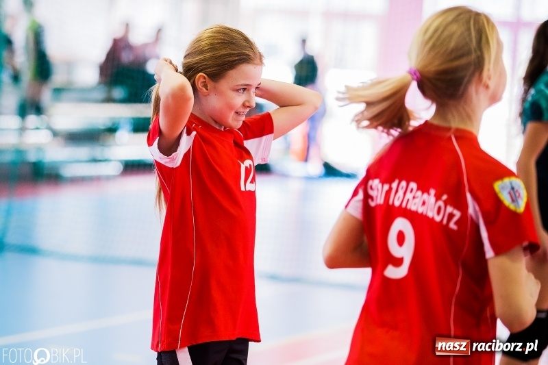 Zdjęcie w galerii na portalu naszraciborz.pl: Powiatowy turniej dwójek i trójek siatkarskich w Krzanowicach wiadomości z regionu