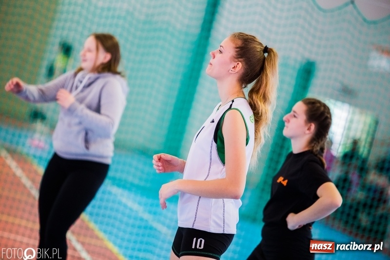 Zdjęcie w galerii na portalu naszraciborz.pl: Powiatowy turniej dwójek i trójek siatkarskich w Krzanowicach wiadomości z regionu