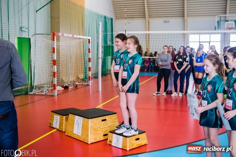 Zdjęcie w galerii na portalu naszraciborz.pl: Powiatowy turniej dwójek i trójek siatkarskich w Krzanowicach wiadomości z regionu