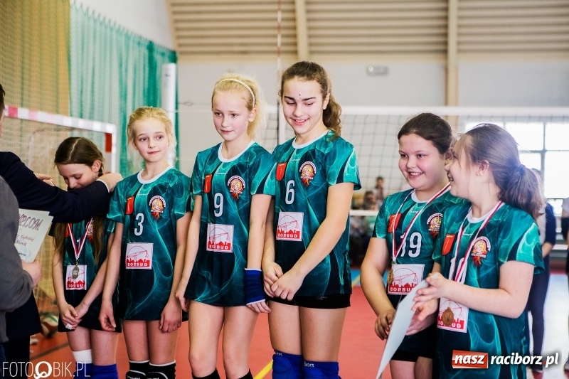 Zdjęcie w galerii na portalu naszraciborz.pl: Powiatowy turniej dwójek i trójek siatkarskich w Krzanowicach wiadomości z regionu