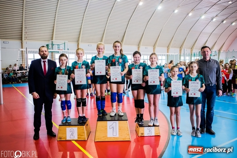 Zdjęcie w galerii na portalu naszraciborz.pl: Powiatowy turniej dwójek i trójek siatkarskich w Krzanowicach wiadomości z regionu