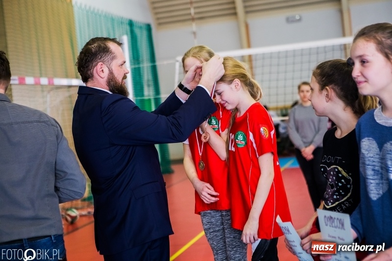 Zdjęcie w galerii na portalu naszraciborz.pl: Powiatowy turniej dwójek i trójek siatkarskich w Krzanowicach wiadomości z regionu