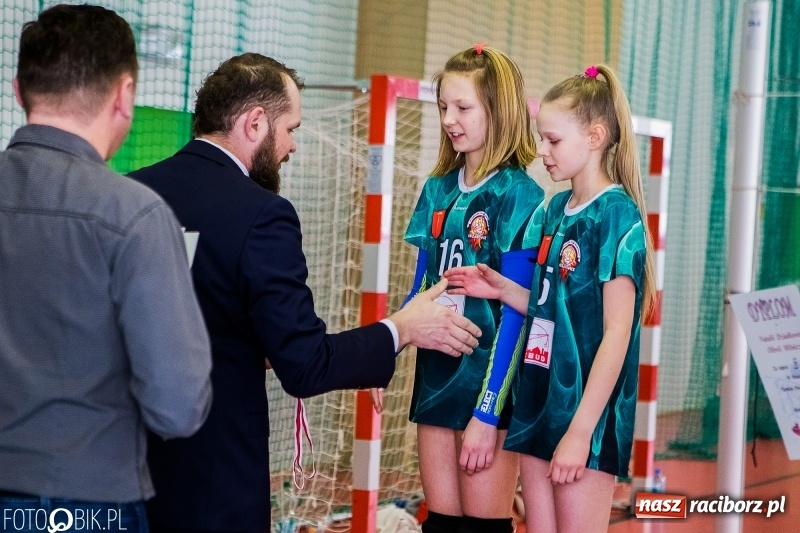 Zdjęcie w galerii na portalu naszraciborz.pl: Powiatowy turniej dwójek i trójek siatkarskich w Krzanowicach wiadomości z regionu