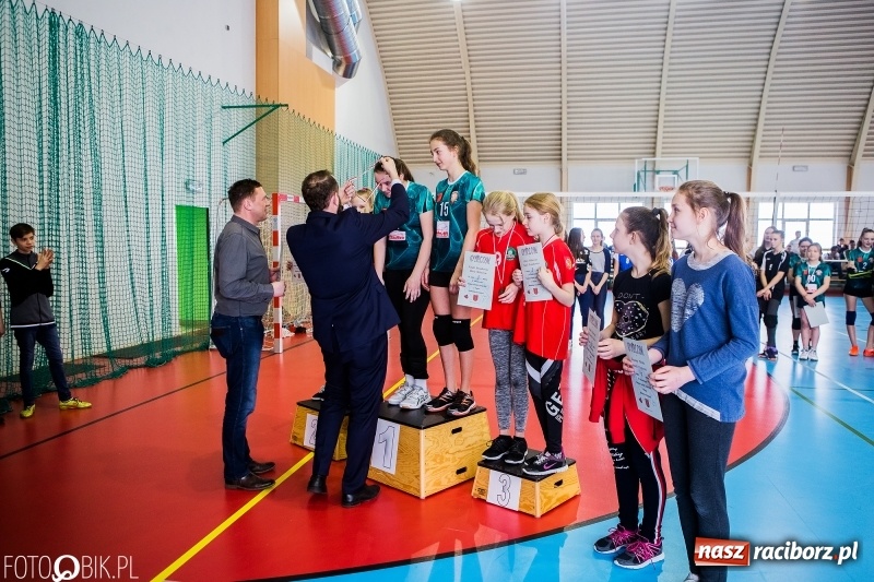 Zdjęcie w galerii na portalu naszraciborz.pl: Powiatowy turniej dwójek i trójek siatkarskich w Krzanowicach wiadomości z regionu