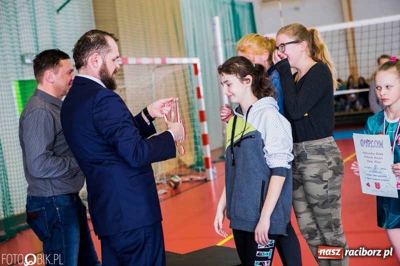 Zdjęcie w galerii na portalu naszraciborz.pl: Powiatowy turniej dwójek i trójek siatkarskich w Krzanowicach wiadomości z regionu