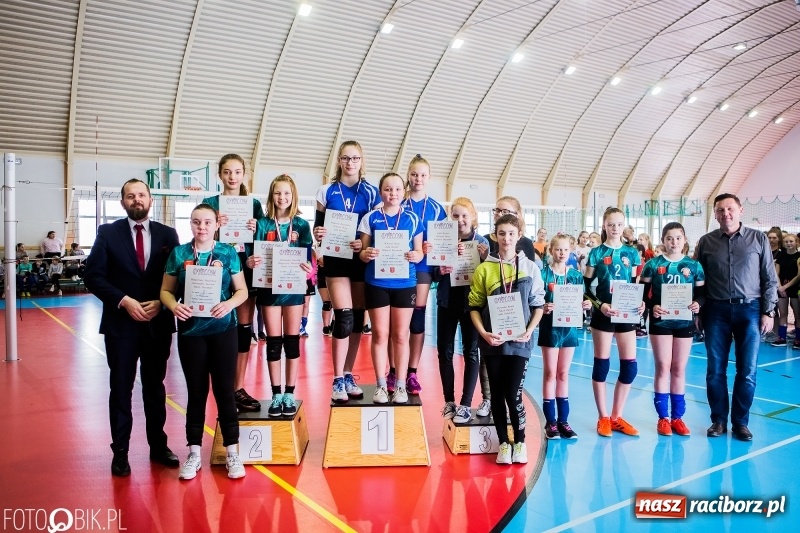 Zdjęcie w galerii na portalu naszraciborz.pl: Powiatowy turniej dwójek i trójek siatkarskich w Krzanowicach wiadomości z regionu