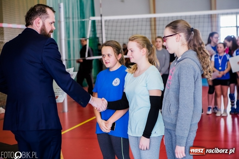 Zdjęcie w galerii na portalu naszraciborz.pl: Powiatowy turniej dwójek i trójek siatkarskich w Krzanowicach wiadomości z regionu