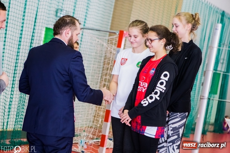 Zdjęcie w galerii na portalu naszraciborz.pl: Powiatowy turniej dwójek i trójek siatkarskich w Krzanowicach wiadomości z regionu