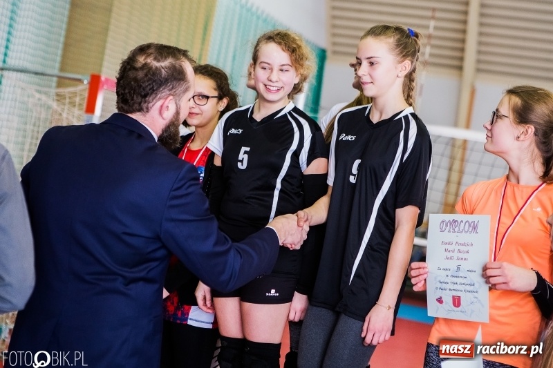 Zdjęcie w galerii na portalu naszraciborz.pl: Powiatowy turniej dwójek i trójek siatkarskich w Krzanowicach wiadomości z regionu