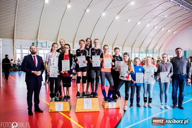 Zdjęcie w galerii na portalu naszraciborz.pl: Powiatowy turniej dwójek i trójek siatkarskich w Krzanowicach wiadomości z regionu