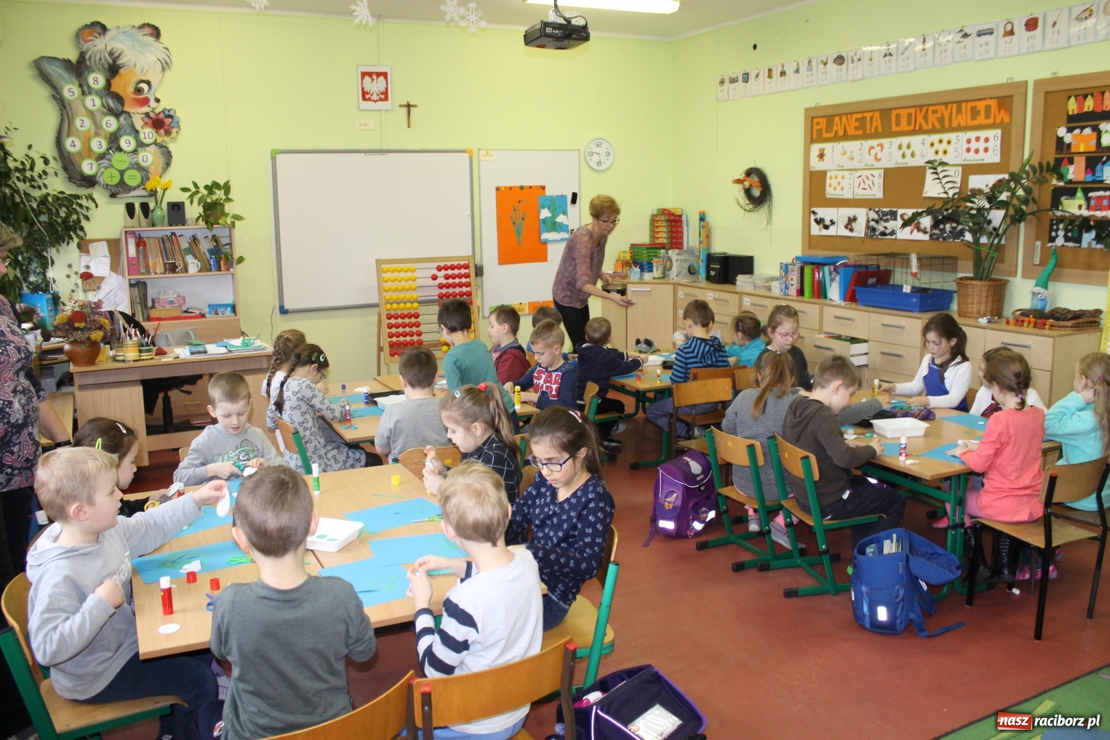 Zdjęcie w galerii na portalu naszraciborz.pl: Czym jest przedwiośnie, czyli Dzień Otwarty w szkole na Płoni wiadomości z regionu