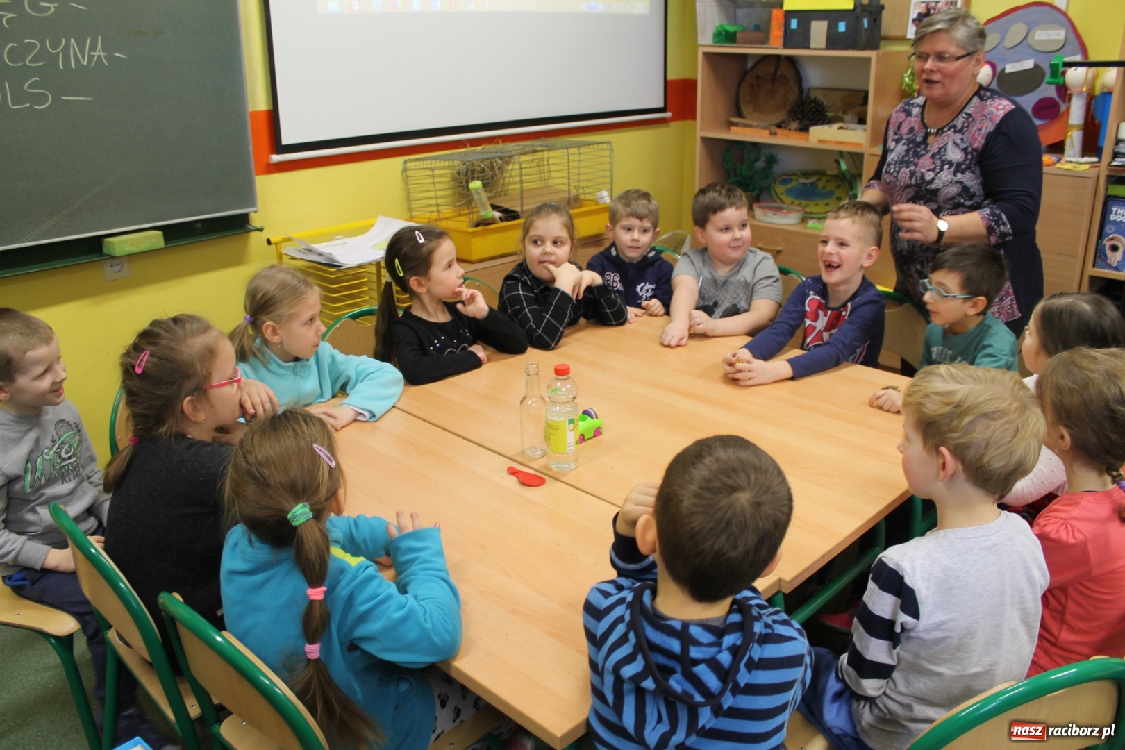 Zdjęcie w galerii na portalu naszraciborz.pl: Czym jest przedwiośnie, czyli Dzień Otwarty w szkole na Płoni wiadomości z regionu