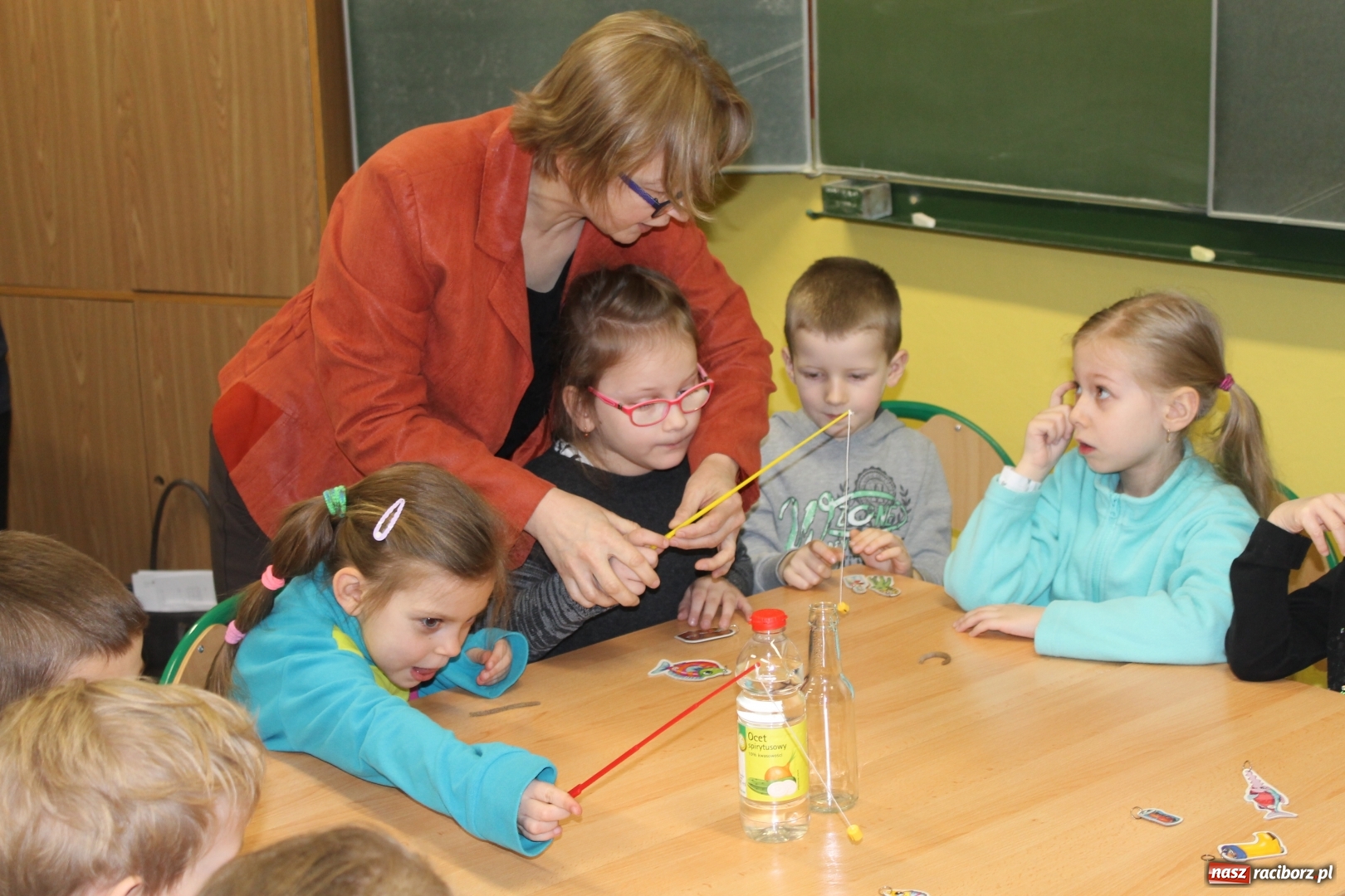 Zdjęcie w galerii na portalu naszraciborz.pl: Czym jest przedwiośnie, czyli Dzień Otwarty w szkole na Płoni wiadomości z regionu