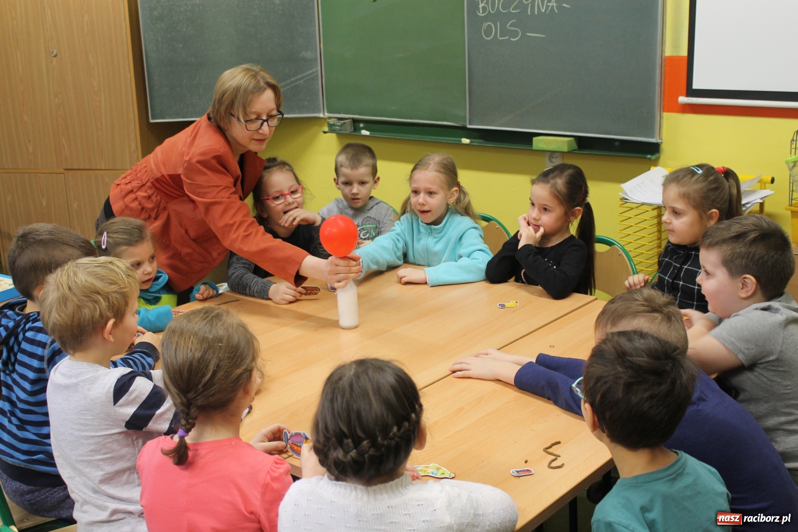 Zdjęcie w galerii na portalu naszraciborz.pl: Czym jest przedwiośnie, czyli Dzień Otwarty w szkole na Płoni wiadomości z regionu