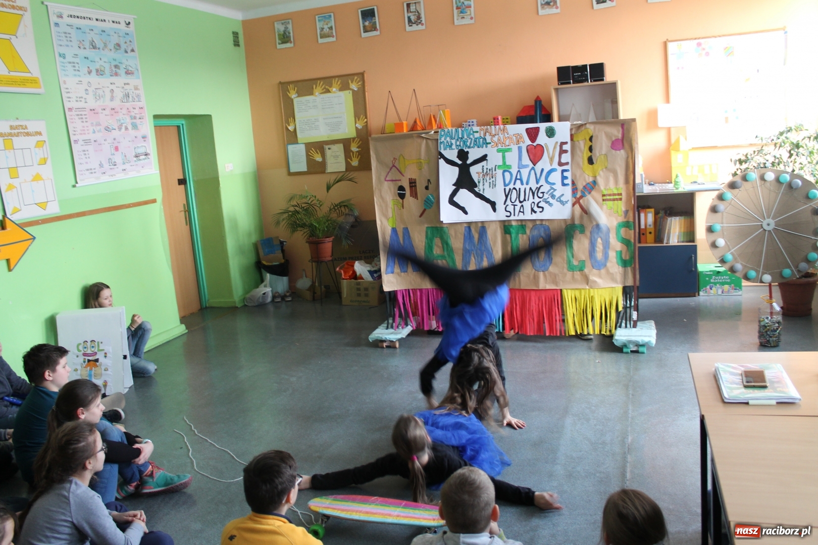 Zdjęcie w galerii na portalu naszraciborz.pl: Czym jest przedwiośnie, czyli Dzień Otwarty w szkole na Płoni wiadomości z regionu