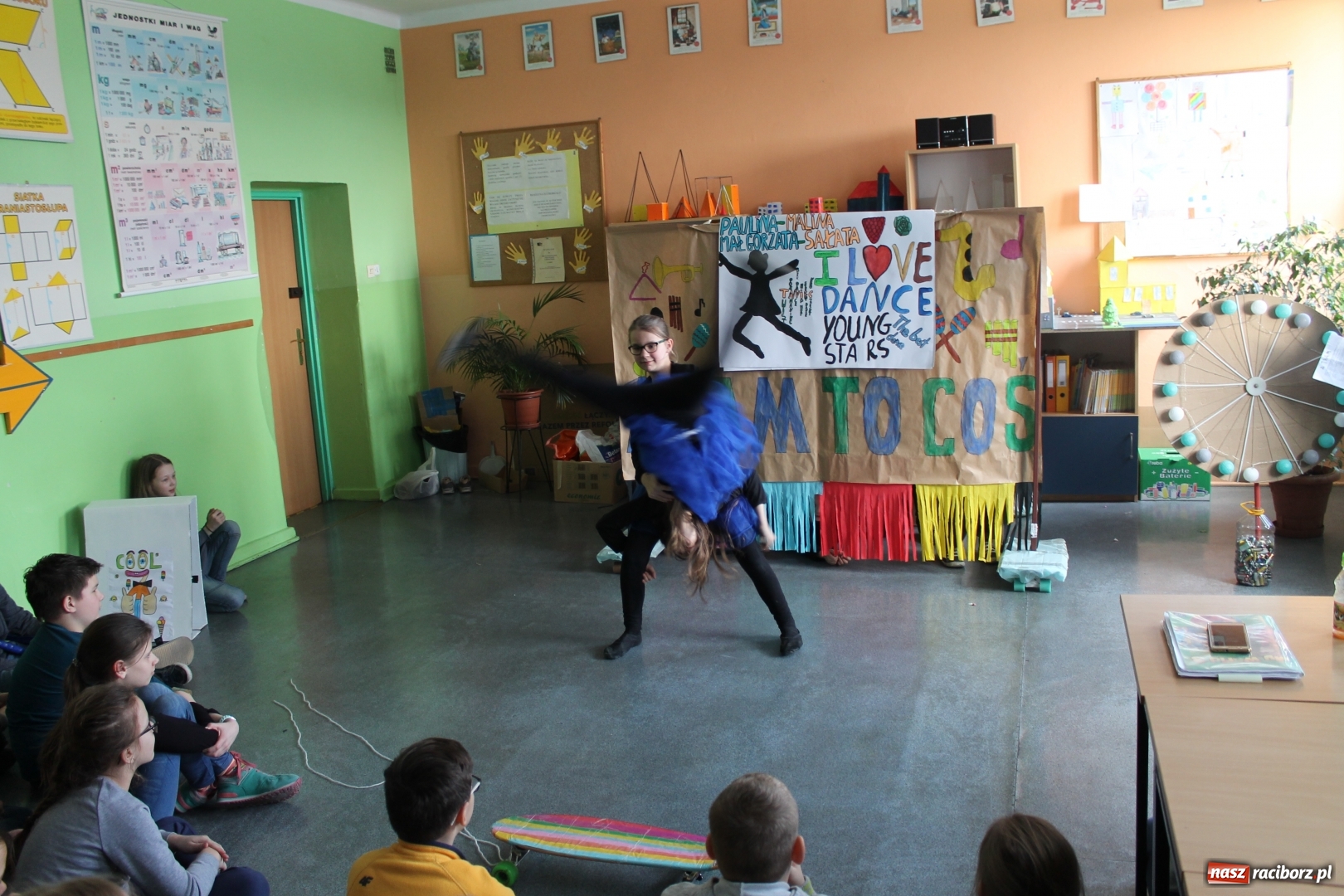 Zdjęcie w galerii na portalu naszraciborz.pl: Czym jest przedwiośnie, czyli Dzień Otwarty w szkole na Płoni wiadomości z regionu