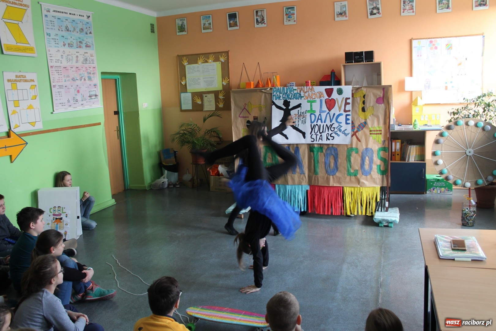 Zdjęcie w galerii na portalu naszraciborz.pl: Czym jest przedwiośnie, czyli Dzień Otwarty w szkole na Płoni wiadomości z regionu