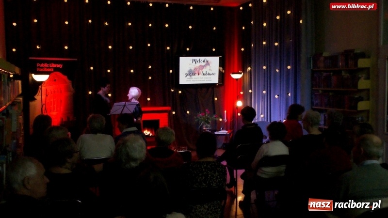 Zdjęcie w galerii na portalu naszraciborz.pl: Reminiscencje, czyli melodie znane i lubiane w bibliotece wiadomości z regionu