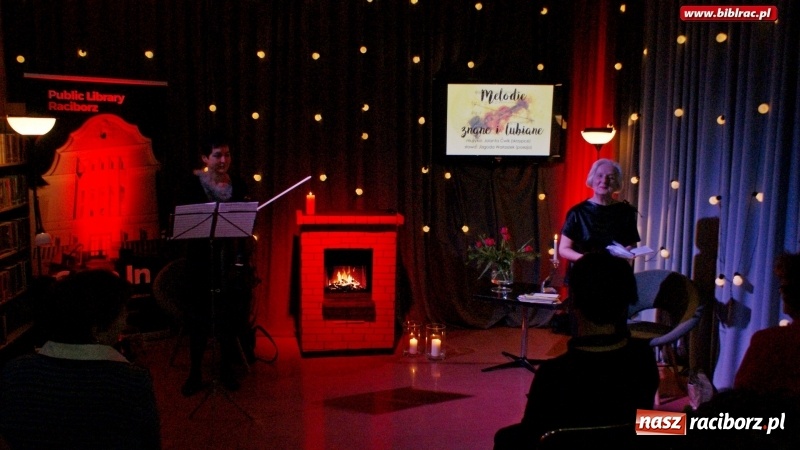 Zdjęcie w galerii na portalu naszraciborz.pl: Reminiscencje, czyli melodie znane i lubiane w bibliotece wiadomości z regionu