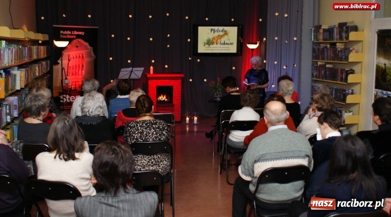 Zdjęcie w galerii na portalu naszraciborz.pl: Reminiscencje, czyli melodie znane i lubiane w bibliotece wiadomości z regionu
