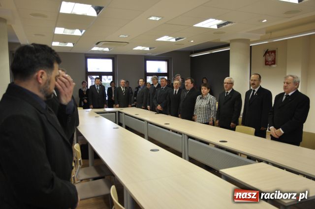 Zdjęcie w galerii na portalu naszraciborz.pl: Sesja w powiecie: To nie jest akt polityczny wiadomości z regionu