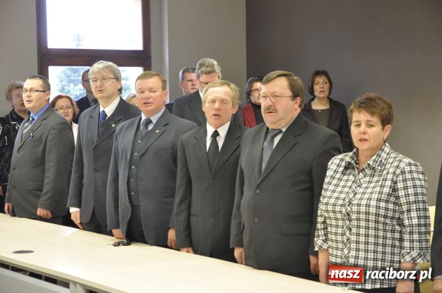 Zdjęcie w galerii na portalu naszraciborz.pl: Sesja w powiecie: To nie jest akt polityczny wiadomości z regionu