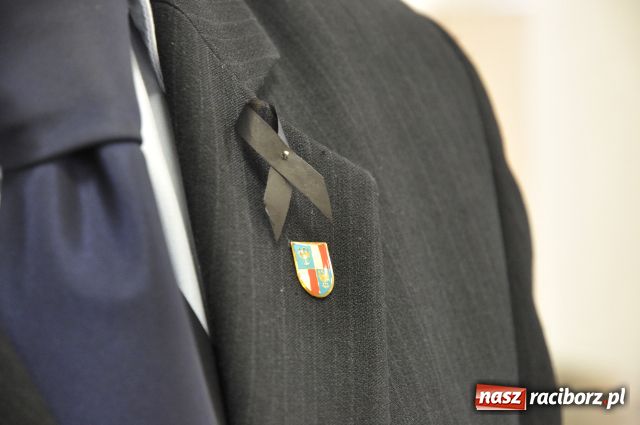 Zdjęcie w galerii na portalu naszraciborz.pl: Sesja w powiecie: To nie jest akt polityczny wiadomości z regionu