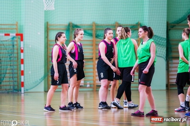 Zdjęcie w galerii na portalu naszraciborz.pl: Koszykarki I LO najlepsze w miejskich finałach wiadomości z regionu