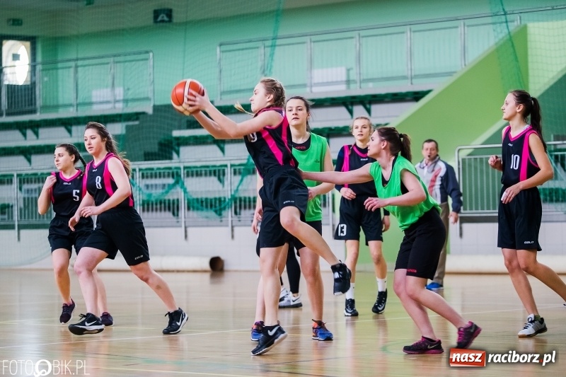 Zdjęcie w galerii na portalu naszraciborz.pl: Koszykarki I LO najlepsze w miejskich finałach wiadomości z regionu