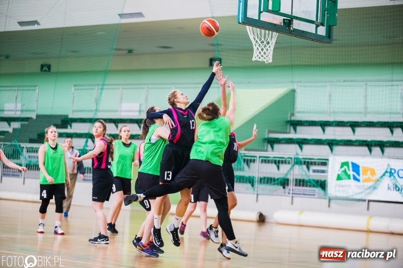 Zdjęcie w galerii na portalu naszraciborz.pl: Koszykarki I LO najlepsze w miejskich finałach wiadomości z regionu
