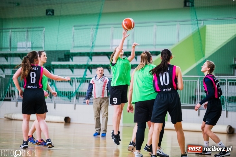 Zdjęcie w galerii na portalu naszraciborz.pl: Koszykarki I LO najlepsze w miejskich finałach wiadomości z regionu