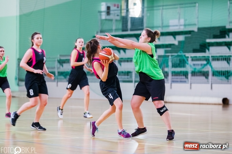 Zdjęcie w galerii na portalu naszraciborz.pl: Koszykarki I LO najlepsze w miejskich finałach wiadomości z regionu